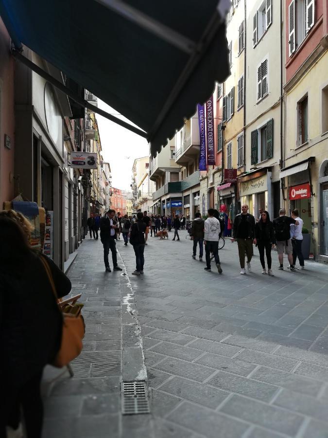 Апартаменты La Piazzetta In Centro Специя Экстерьер фото